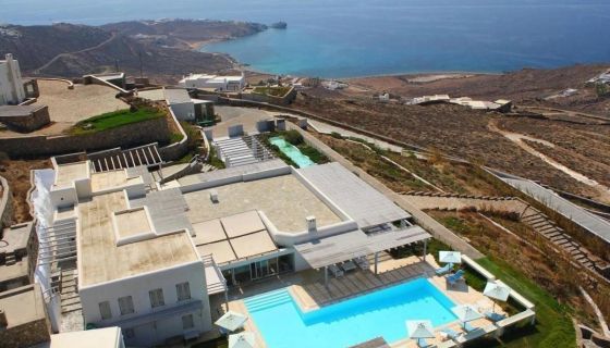 CASA 1.500 M2 JUNTO AL MAR DE THIRA