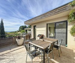 A vendre BELLE VILLA 5 PIECES 130 m² VUE MER Bandol