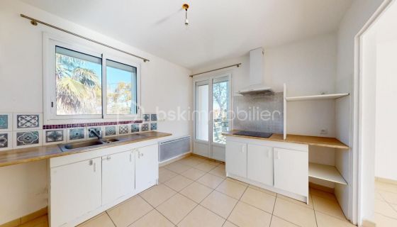 A vendre MAISON DIVISÃE EN DEUX APPARTEMENTS AVEC JARDIN 30290 Laudun L Ardoise