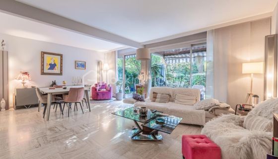 A louer APPARTEMENT DE PRESTIGE T3 101 M2 BORD DE MER TOULON