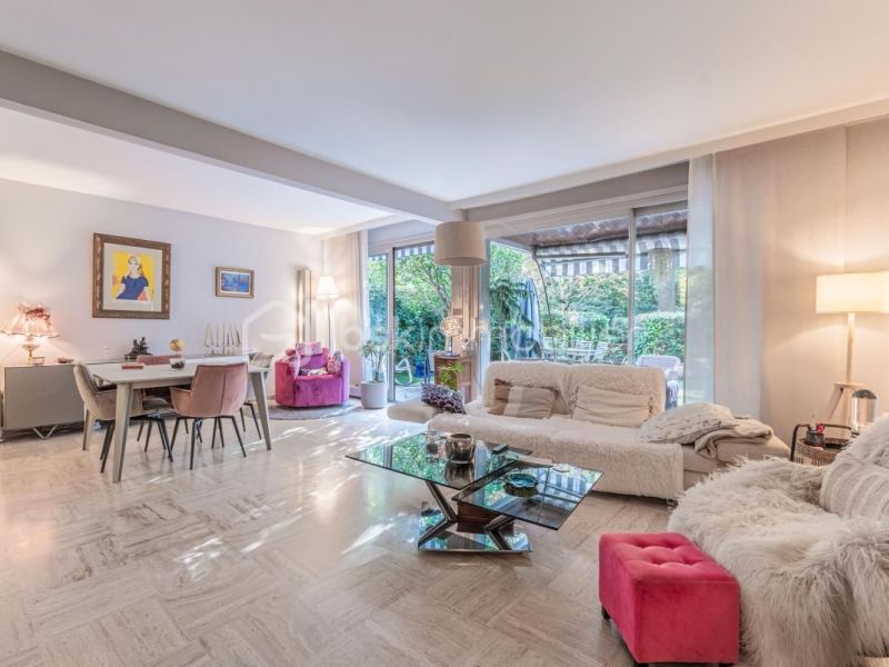 A louer APPARTEMENT DE PRESTIGE T3 101 M2 BORD DE MER TOULON