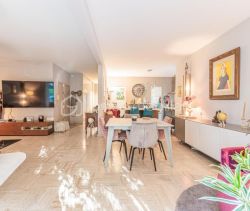 A louer APPARTEMENT DE PRESTIGE T3 101 M2 BORD DE MER TOULON