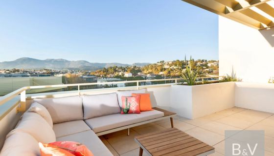 A vendre Appartement T5 113 M² BORD DE MER CAGNES SUR MER