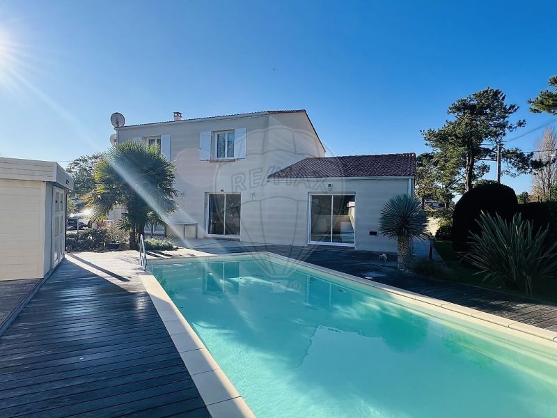 MAISON  CONTEMPORAINE BORD DE MER LA TREMBLADE