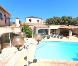 MAISON  8 PIECES 250 M2 PLAGE à PIED LESPIGNAN