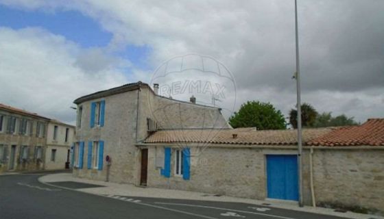 MAISON  DE MAîTRE BORD DE MER SAUJON