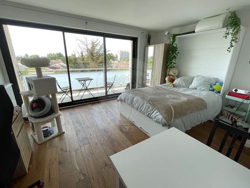 A louer STUDIO  28 M2  TALENCE