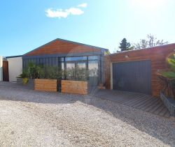 MAISON  DE MAîTRE BORD DE MER LESPIGNAN