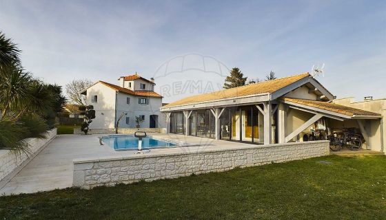 MAISON  CONTEMPORAINE BORD DE MER CHAILLEVETTE