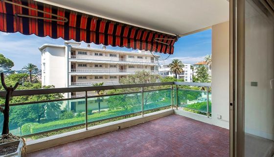 A louer APPARTEMENT DE PRESTIGE T4 95 M2 TERRASSE BORD DE MER NICE