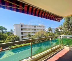 A louer APPARTEMENT DE PRESTIGE T4 95 M2 TERRASSE BORD DE MER NICE