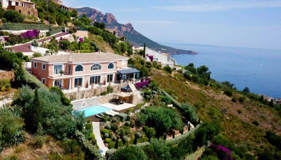 A vendre VILLA 7 PIECES 334 M² VUE MER ENTRE SAINT RAPHAEL ET CANNES  