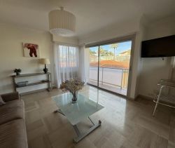 APPARTEMENT NEUF T3 52 M2 BORD DE MER CANNES