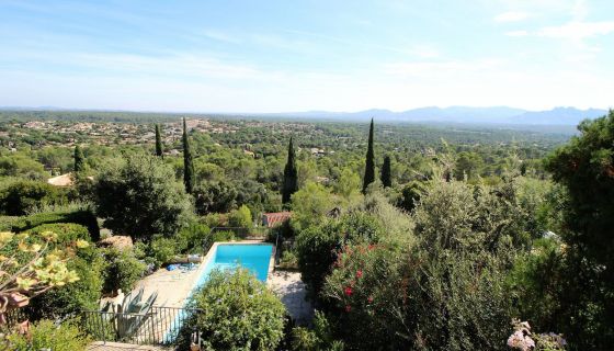 For sale Villa 7 ROOMS 132 m² Roquebrune-sur-Argens