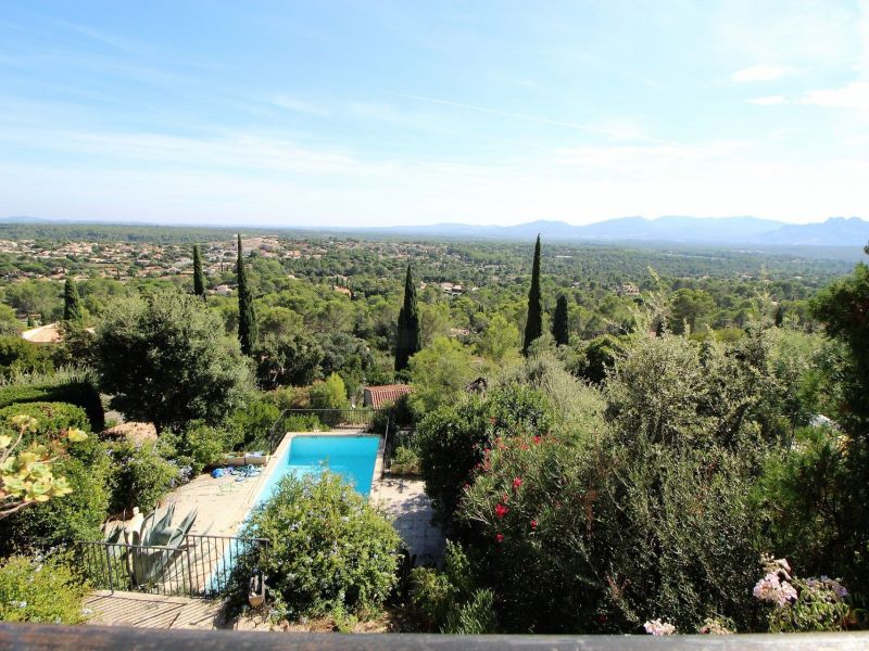 For sale Villa 7 ROOMS 132 m² Roquebrune-sur-Argens