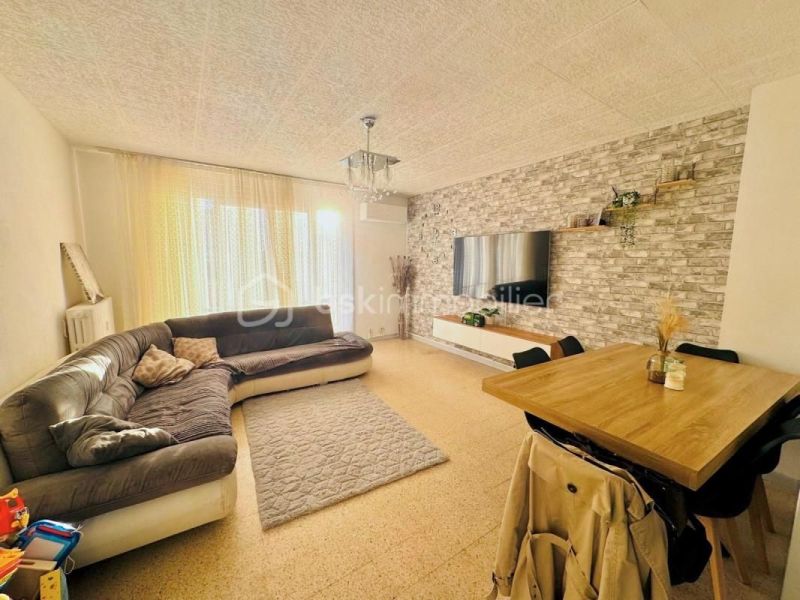 A louer APPARTEMENT T3 75 M2 BORD DE MER TOULON