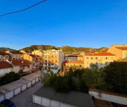 A louer APPARTEMENT T3 75 M2 BORD DE MER TOULON