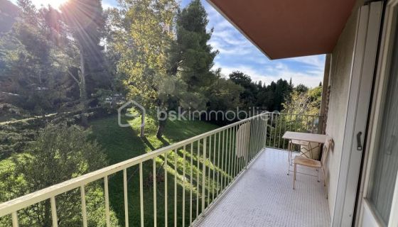 A vendre APPARTEMENT T6 112 M2 BORD DE MER MARSEILLE