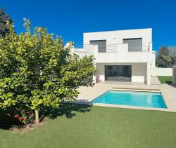 For sale CONTEMPORARY VILLA 4 ROOMS 115 M² FREJUS VALESCURE