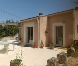 A vendre CHARMANTE MAISON 5 PIECES 108 M²  PLAIN PIED FORCALQUEIRET  