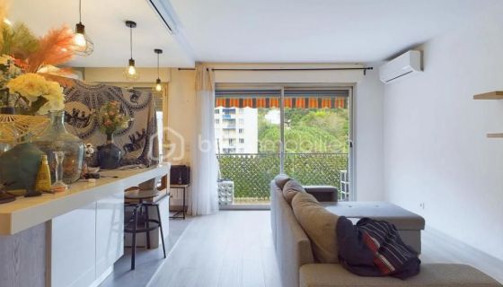 A louer APPARTEMENT T3 64 M2 BORD DE MER MENTON