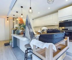 A louer APPARTEMENT T3 64 M2 BORD DE MER MENTON