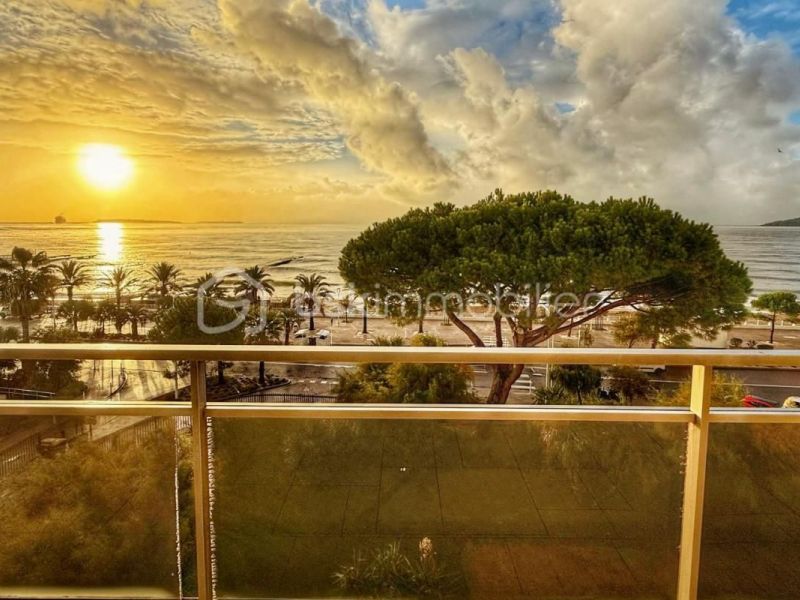 APPARTEMENT T3 68 M2 TERRASSE VUE MER CANNES