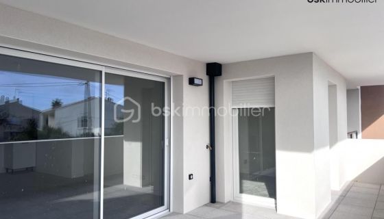 A louer APPARTEMENT DE PRESTIGE NEUF T4 67 M2 TERRASSE BORD DE MER FRONTIGNAN