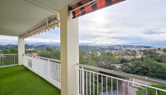 For sale LARGE APARTMENT T3 74 M² SEA VIEW SAINT RAPHAEL 