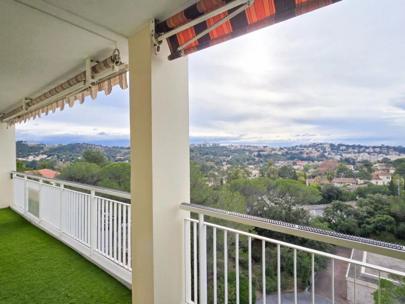 For sale LARGE APARTMENT T3 74 M² SEA VIEW SAINT RAPHAEL 