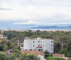 For sale LARGE APARTMENT T3 74 M² SEA VIEW SAINT RAPHAEL 