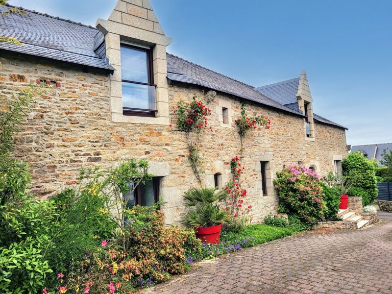 For sale MAGNIFICENT 6-ROOM FARMHOUSE 200 M² NEAR VANNES TOWN CENTER