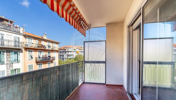 A vendre APPARTEMENT DE PRESTIGE T3 83 M2 TERRASSE BORD DE MER NICE