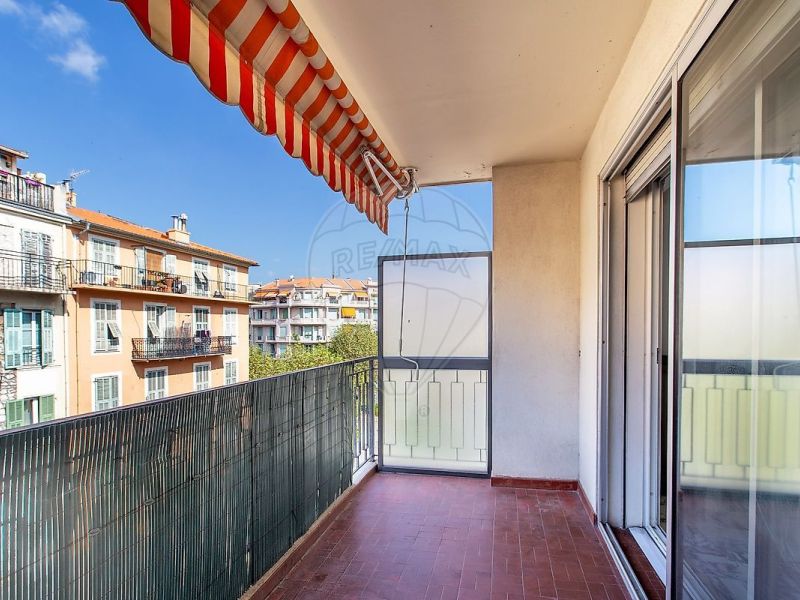 A vendre APPARTEMENT DE PRESTIGE T3 83 M2 TERRASSE BORD DE MER NICE