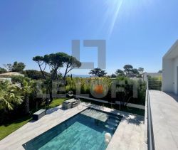 A vendre VILLA D'EXCEPTION 5 PIECES 276 M² VUE MER ET TOUT A PIEDS FREJUS