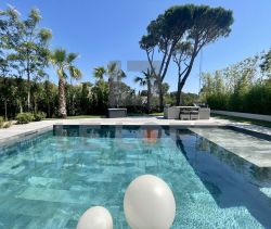 A vendre VILLA D'EXCEPTION 5 PIECES 276 M² VUE MER ET TOUT A PIEDS FREJUS