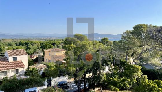 A vendre STUDIO 17 M² VUE MER PLAGE A PIEDS SAINT AYGULF FREJUS