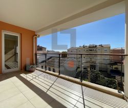 A vendre Magnifique appartement T3 69 M² DERNIER ETAGE FREJUS