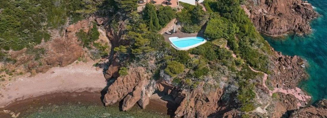 For sale magnificent 10 room property 400 m² WATERFRONT THEOULE SUR MER