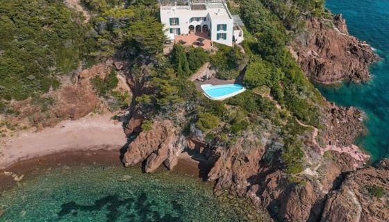 For sale magnificent 10 room property 400 m² WATERFRONT THEOULE SUR MER