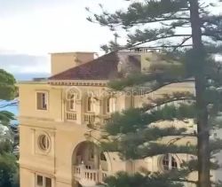 A louer APPARTEMENT T3 57 M2 TERRASSE BORD DE MER ROQUEBRUNE CAP MARTIN