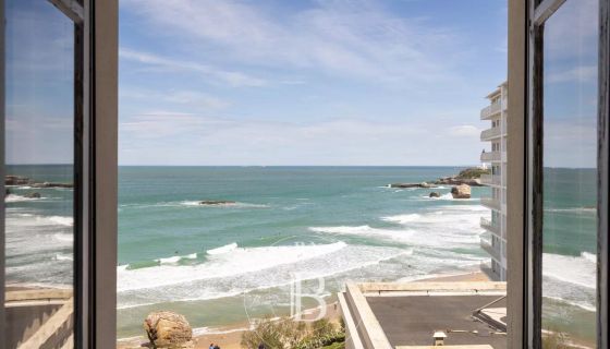 A vendre BEL APPARTEMENT T5 147 M² DERNIER ETAGE VUE MER BIARRITZ