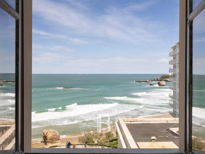 A vendre BEL APPARTEMENT T5 147 M² DERNIER ETAGE VUE MER BIARRITZ