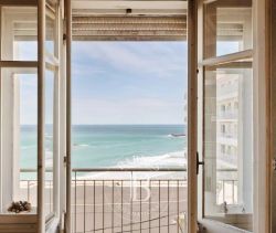 A vendre BEL APPARTEMENT T5 147 M² DERNIER ETAGE VUE MER BIARRITZ