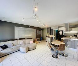 A louer APPARTEMENT T3 68 M2 TERRASSE BORD DE MER MENTON