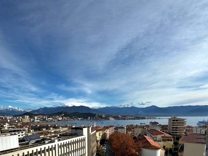A louer APPARTEMENT T4 91 M2 VUE MER AJACCIO