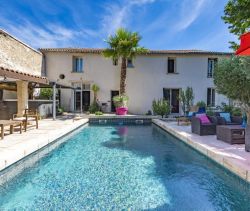A vendre MAISON  DE MAîTRE BORD DE MER MEZE