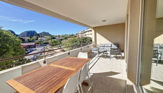 APPARTEMENT DE PRESTIGE T3 70 M2 TERRASSE BORD DE MER LA CIOTAT