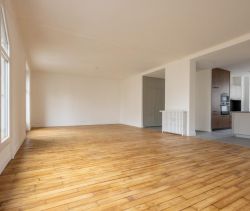 For rent APARTMENT T5 104 M2 NANTES