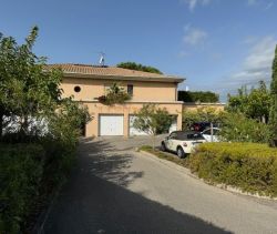 A vendre APPARTEMENT DE PRESTIGE T3 67 M2 TERRASSE BORD DE MER SANARY SUR MER Centre ville